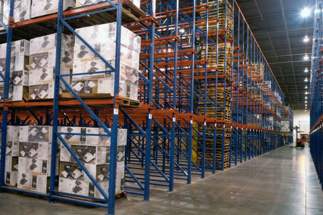 Drive-In pallet rack.