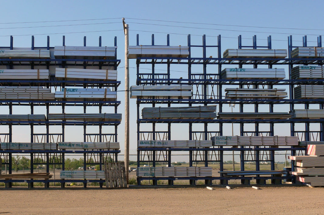 Klampfast Cantilever® rack stores long product loads.