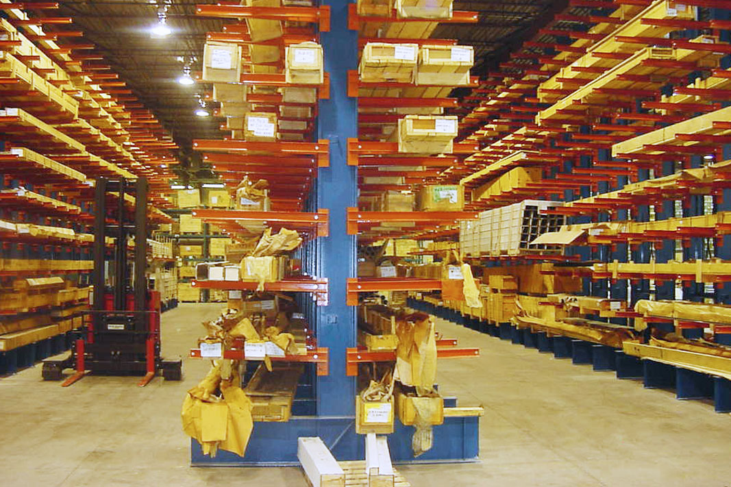 Klampfast Cantilever® rack stores long product loads.