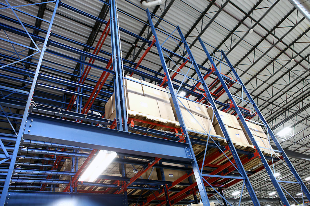 Overhead storage in a Pick Tunnel pallet racking system.