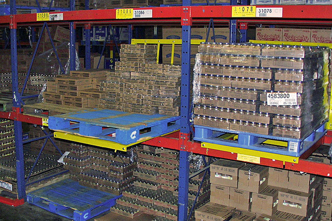 Frazier's Glide 'N Pick® pallet rack cart.