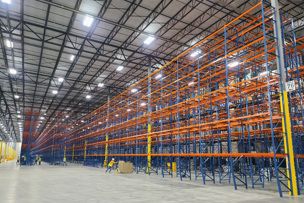 Selective pallet rack with a cant leg frame. Selective pallet rack with a cant leg frame.